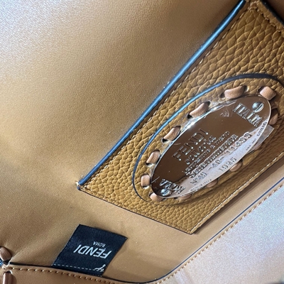 フェンディバッグ着用イメージ